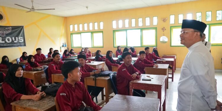 Gubernur Rohidin Beri Motivasi Siswa SMAN 4 Rejang Lebong Hadapi Ujian Akhir