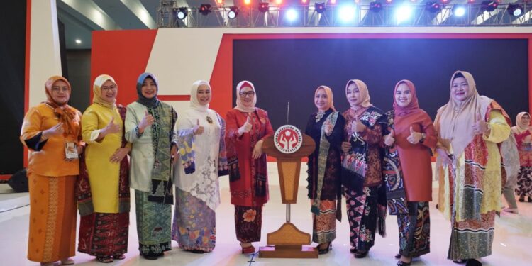 Momen HUT Dekranas, Derta Rohidin Dorong Perajin Berinovasi Ciptakan Karya